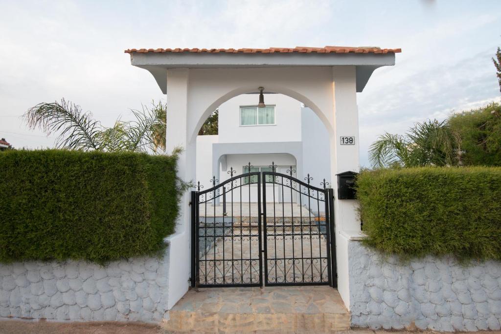 Makronissos Beach Villas Ajía Nápa Kültér fotó